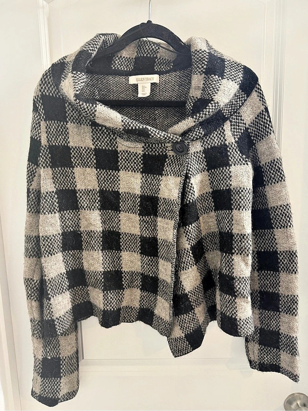 Ellen Tracy Plaid Button Cardigan in Black & Gray Size Large
